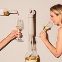 Load image into Gallery viewer, Vacu Vin LOOP Wine Saver Set, 2/ST