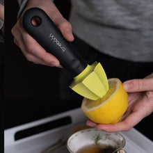 Load image into Gallery viewer, Trebonn Citrus Squeezer
